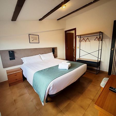 Hostal Legaz Funes Екстер'єр фото