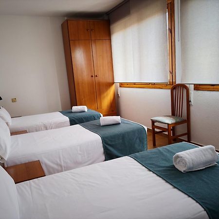 Hostal Legaz Funes Екстер'єр фото