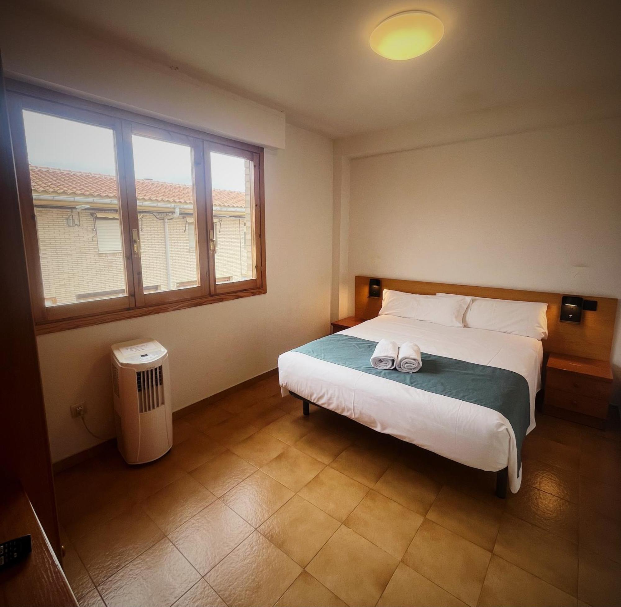 Hostal Legaz Funes Екстер'єр фото