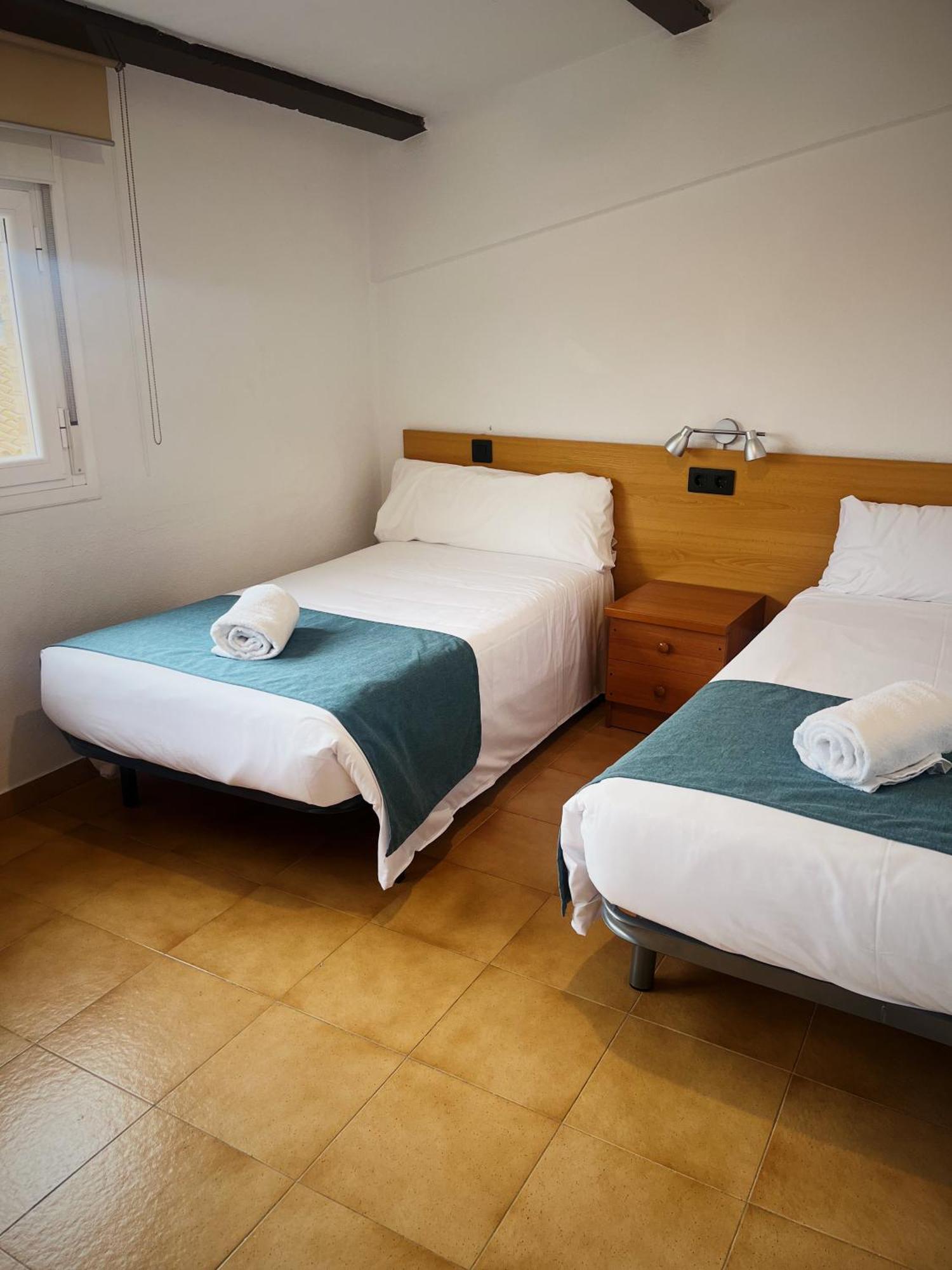 Hostal Legaz Funes Екстер'єр фото