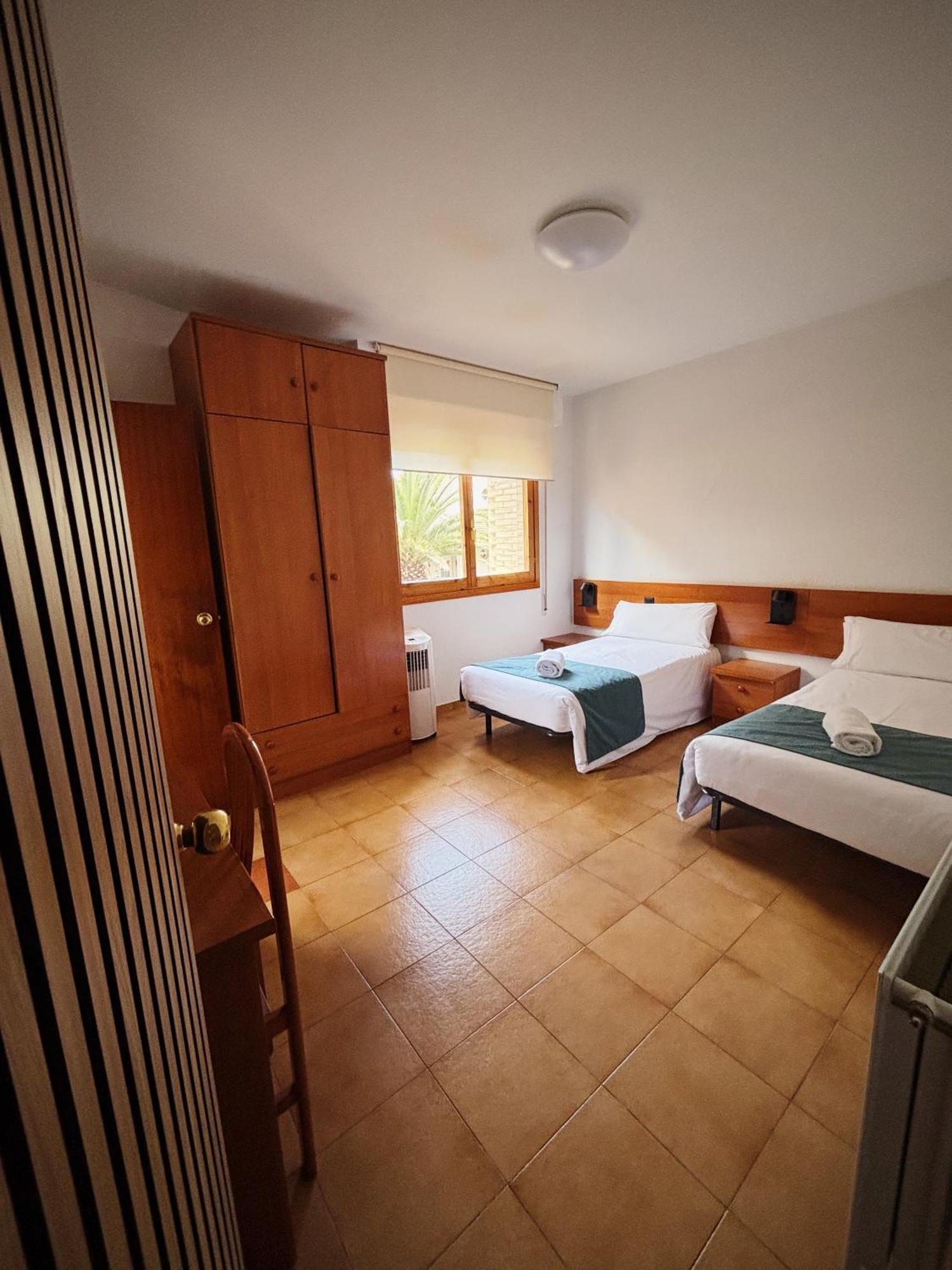 Hostal Legaz Funes Екстер'єр фото