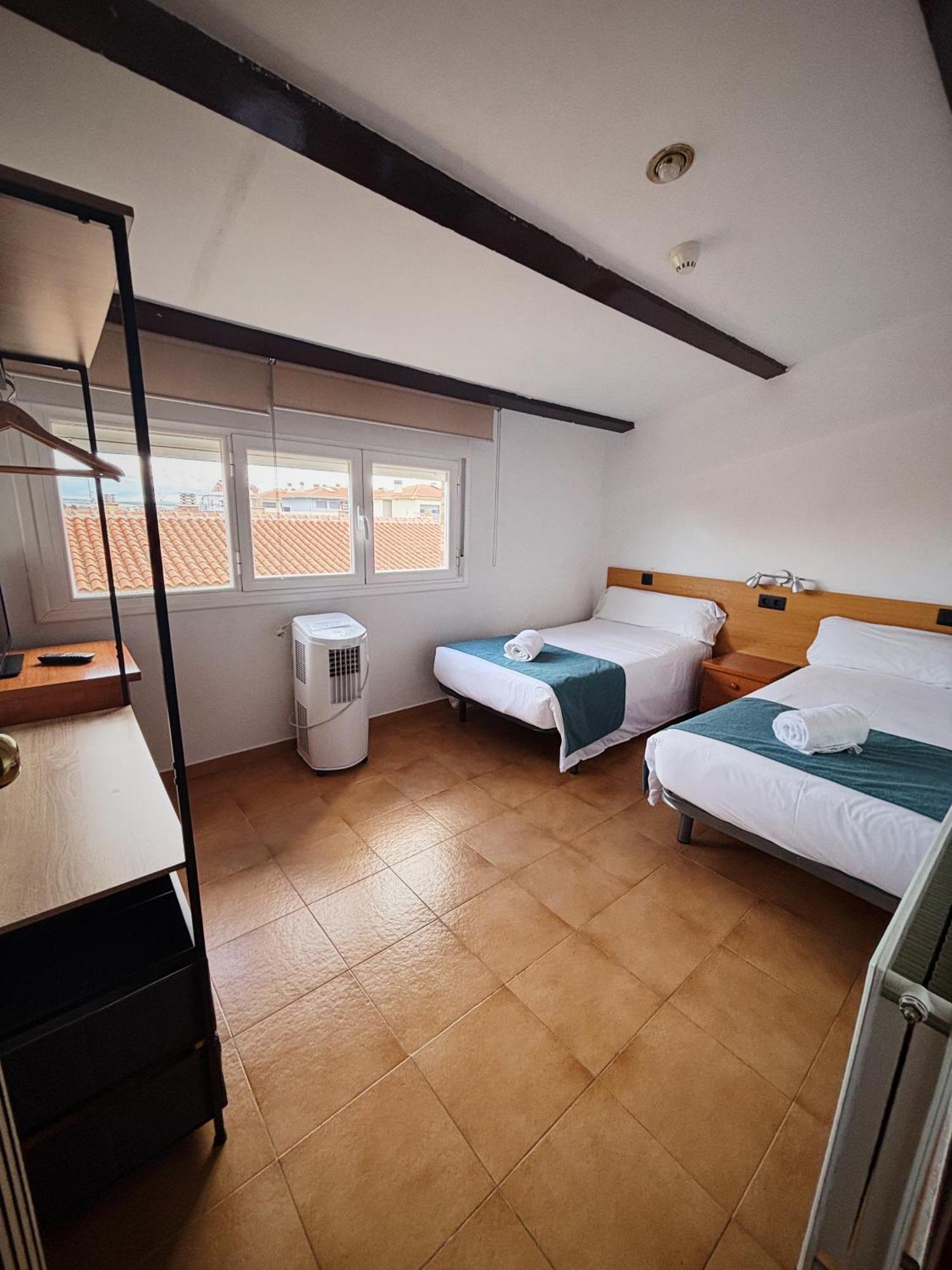 Hostal Legaz Funes Екстер'єр фото