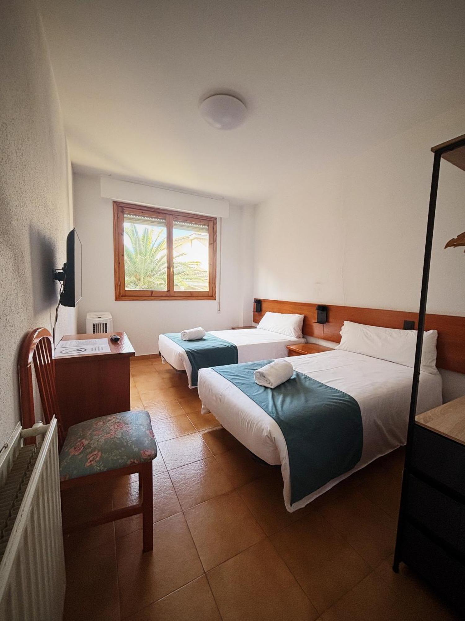 Hostal Legaz Funes Екстер'єр фото