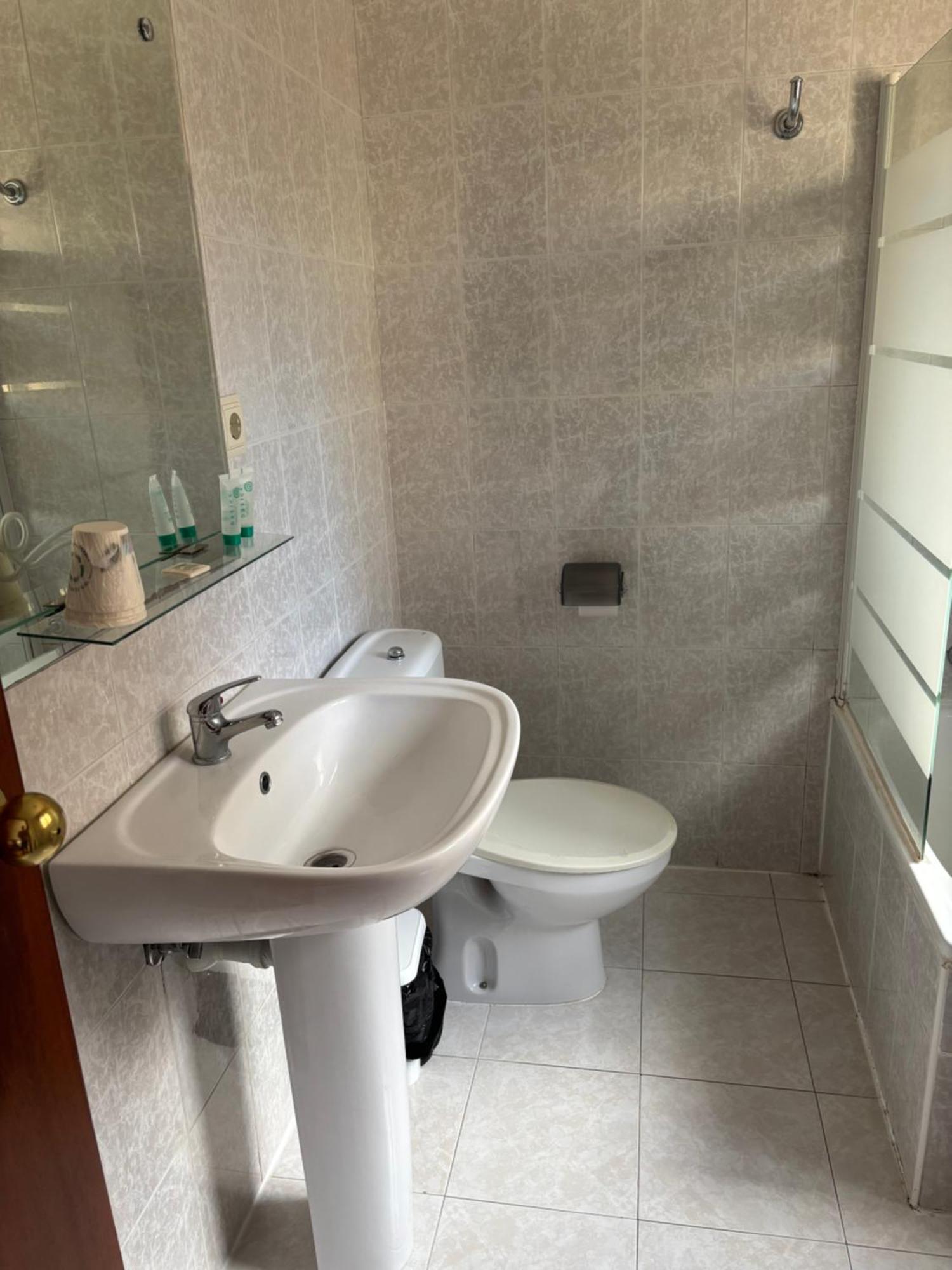 Hostal Legaz Funes Екстер'єр фото