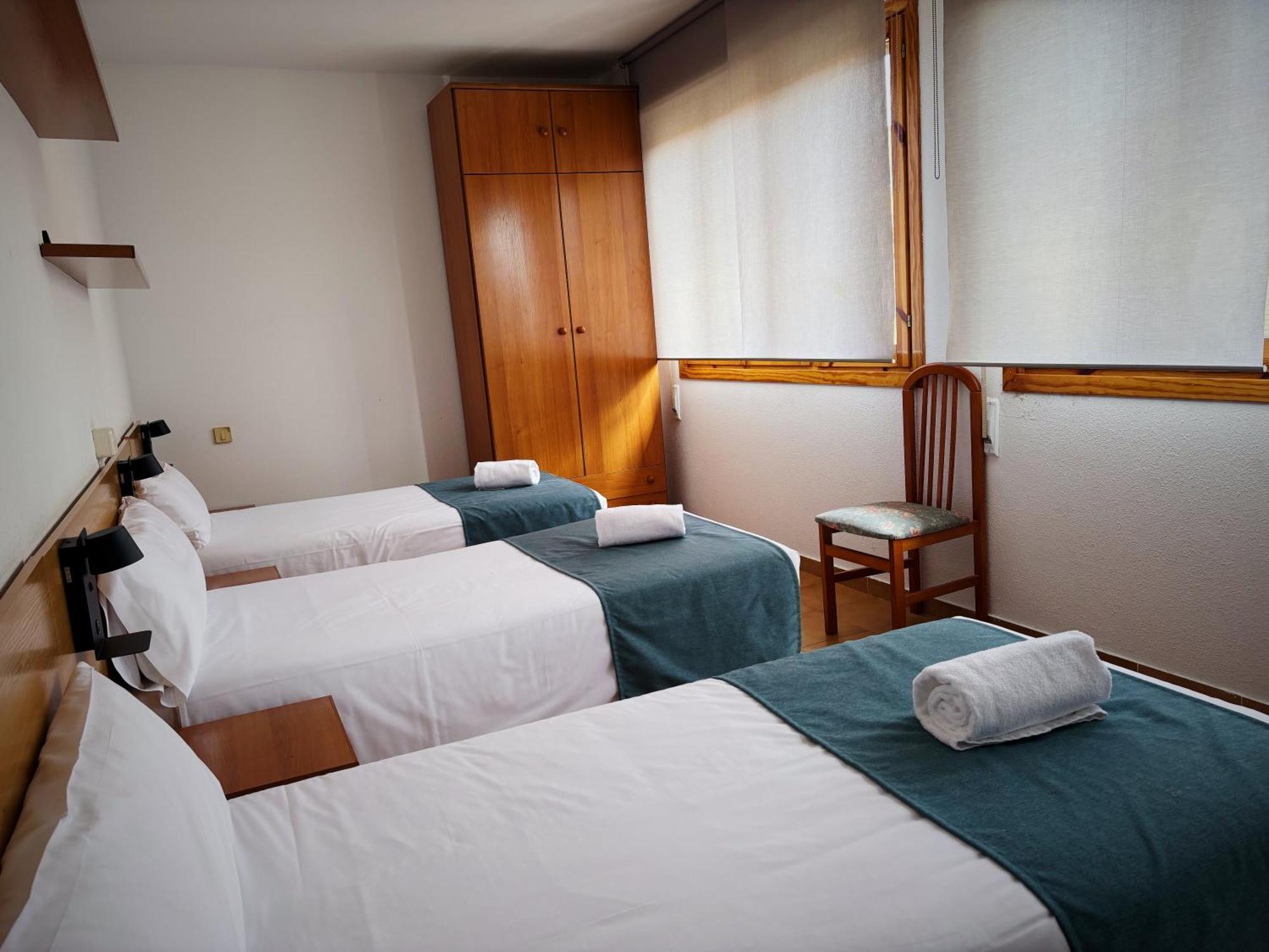 Hostal Legaz Funes Екстер'єр фото