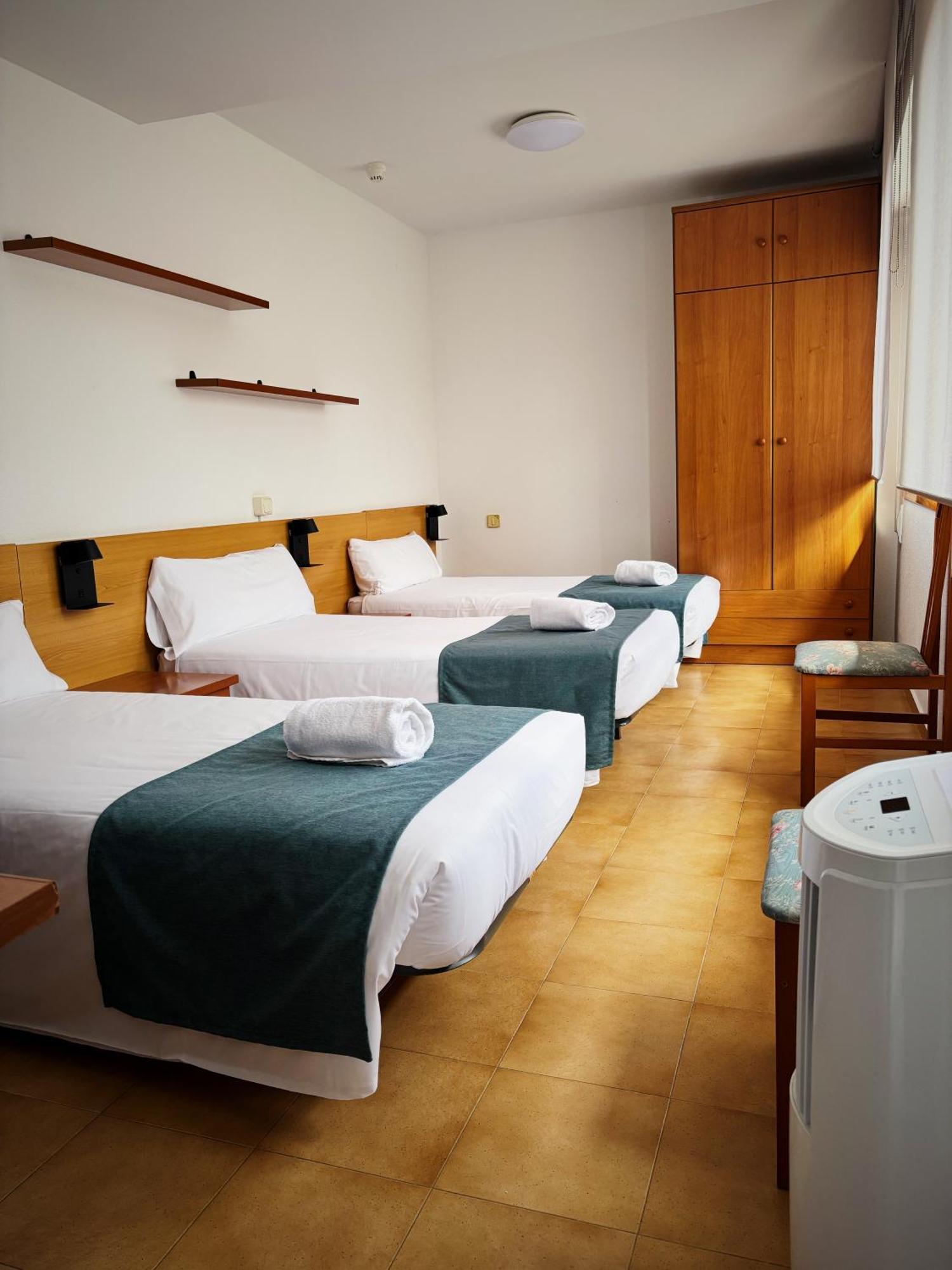 Hostal Legaz Funes Екстер'єр фото