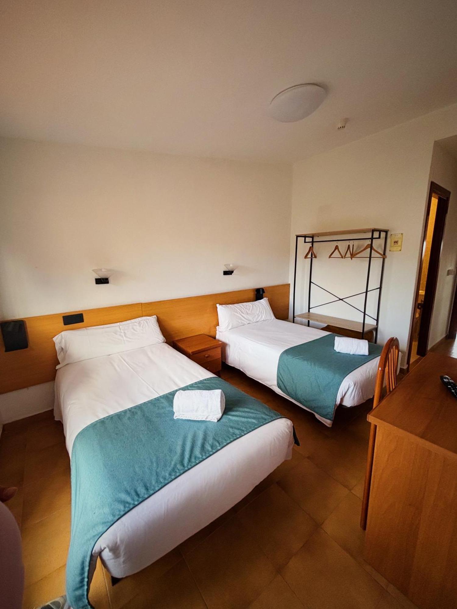 Hostal Legaz Funes Екстер'єр фото