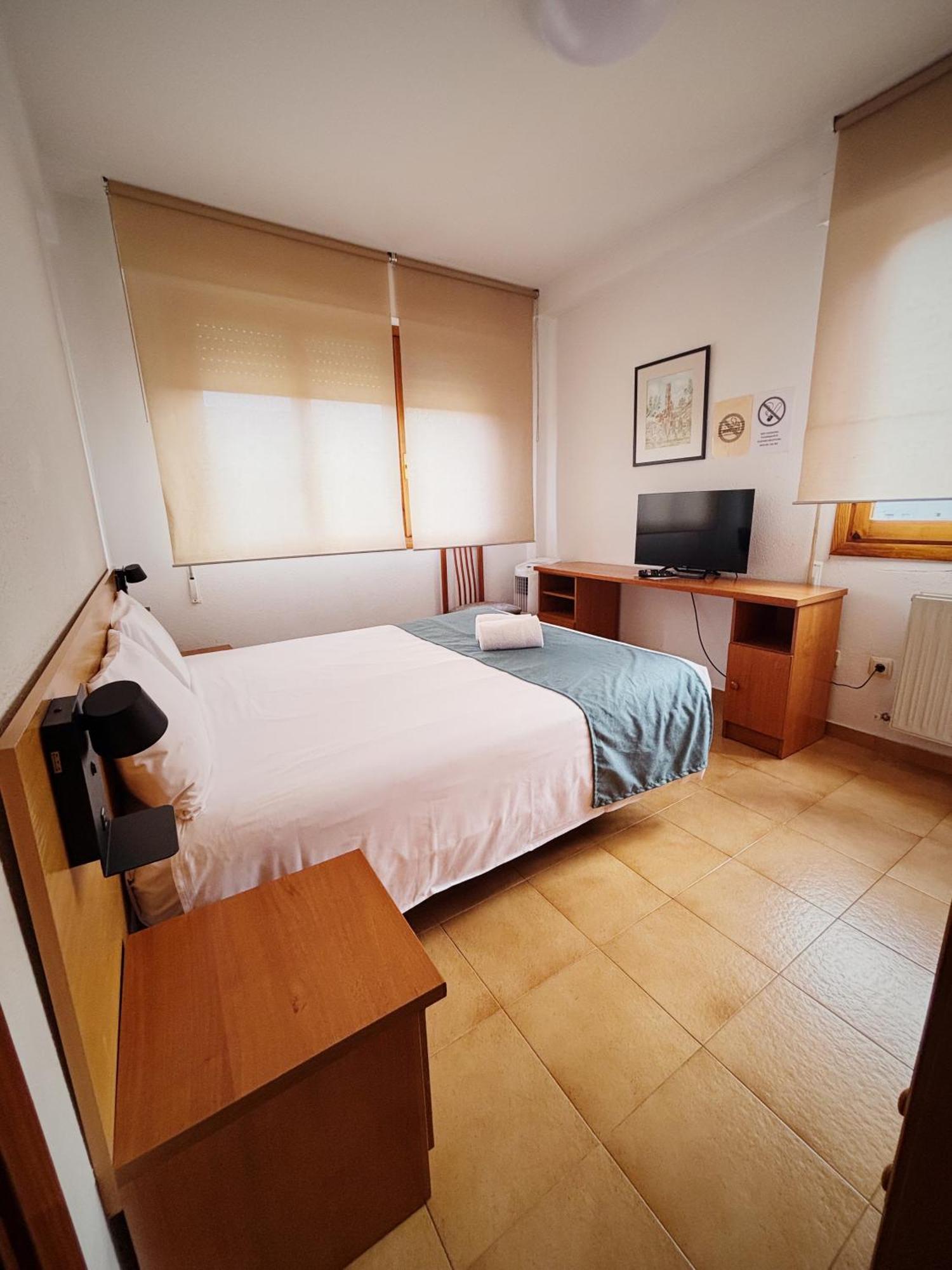 Hostal Legaz Funes Екстер'єр фото